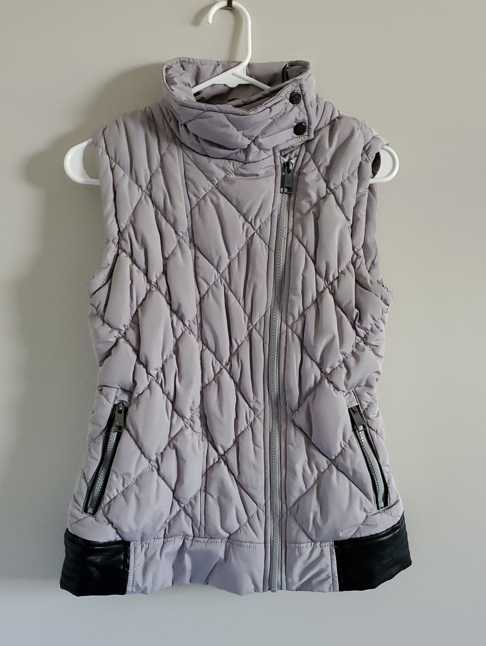 Quilted Sleeveless Vest with Stand Collar Sz S Contemporary Urban Luxe Edgy